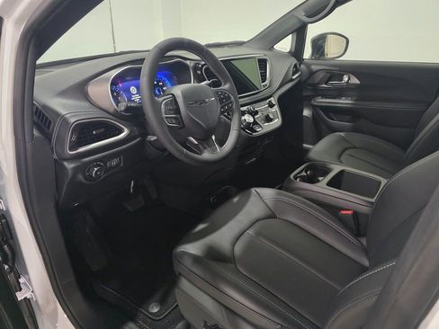 New 2026 Chrysler Pacifica Select image 16