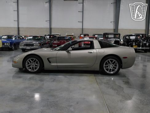 Used 1999 Chevrolet Corvette Coupe w/ Memory Pkg RWD image 13