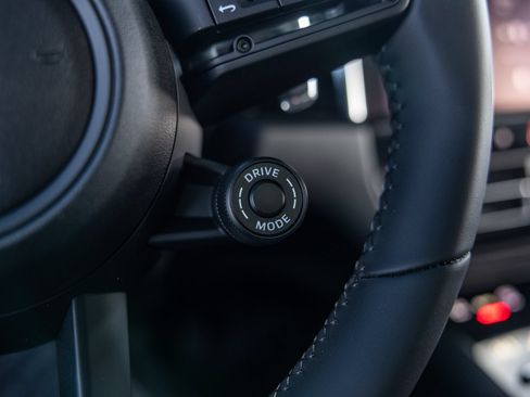 Certified 2026 Porsche Macan AWD/4WD image 32