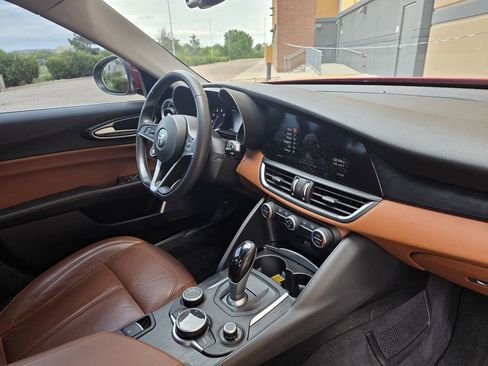 Used 2018 Alfa Romeo Giulia AWD image 24