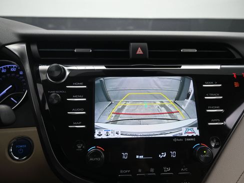 Used 2019 Toyota Camry XLE image 17