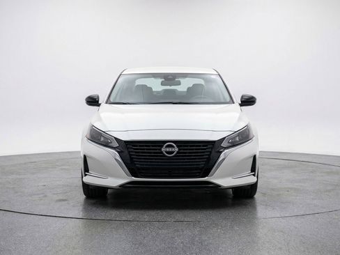 Used 2025 Nissan Altima 2.5 SV image 2