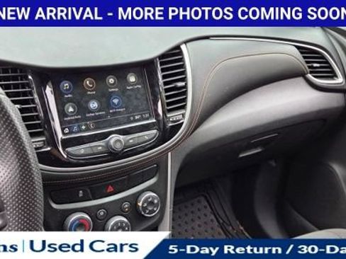 Used 2018 Chevrolet Trax LS FWD image 17