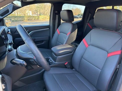 Used 2024 Chevrolet Colorado Z71 w/ Z71 Convenience Package 2 image 9