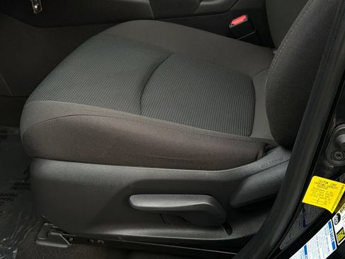 Used 2022 Toyota RAV4 LE AWD/4WD image 20