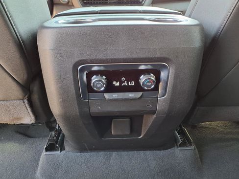 Used 2025 Chevrolet Suburban Z71 AWD/4WD image 14