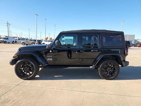 Used 2023 Jeep Wrangler Unlimited Sahara image 8