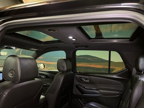 Used 2023 Chevrolet Traverse RS image 54