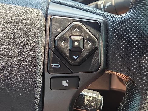 Used 2016 Toyota Tacoma TRD Off-Road w/ Towing Package AWD/4WD image 22