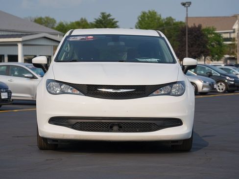 Used 2022 Chrysler Voyager LX FWD image 8