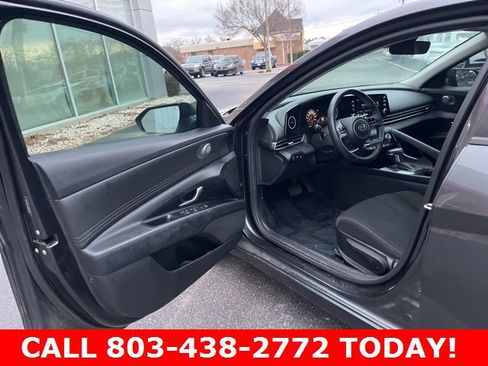 Used 2021 Hyundai Elantra SEL w/ Convenience Package image 4