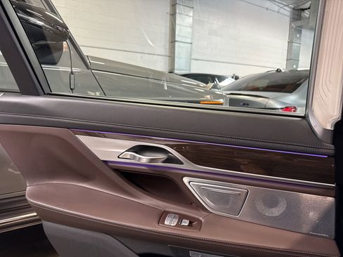 Used 2018 BMW 750i RWD image 25