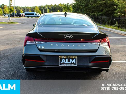 Used 2025 Hyundai Elantra SEL FWD image 9