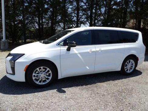 New 2027 Chrysler Pacifica Select FWD image 1