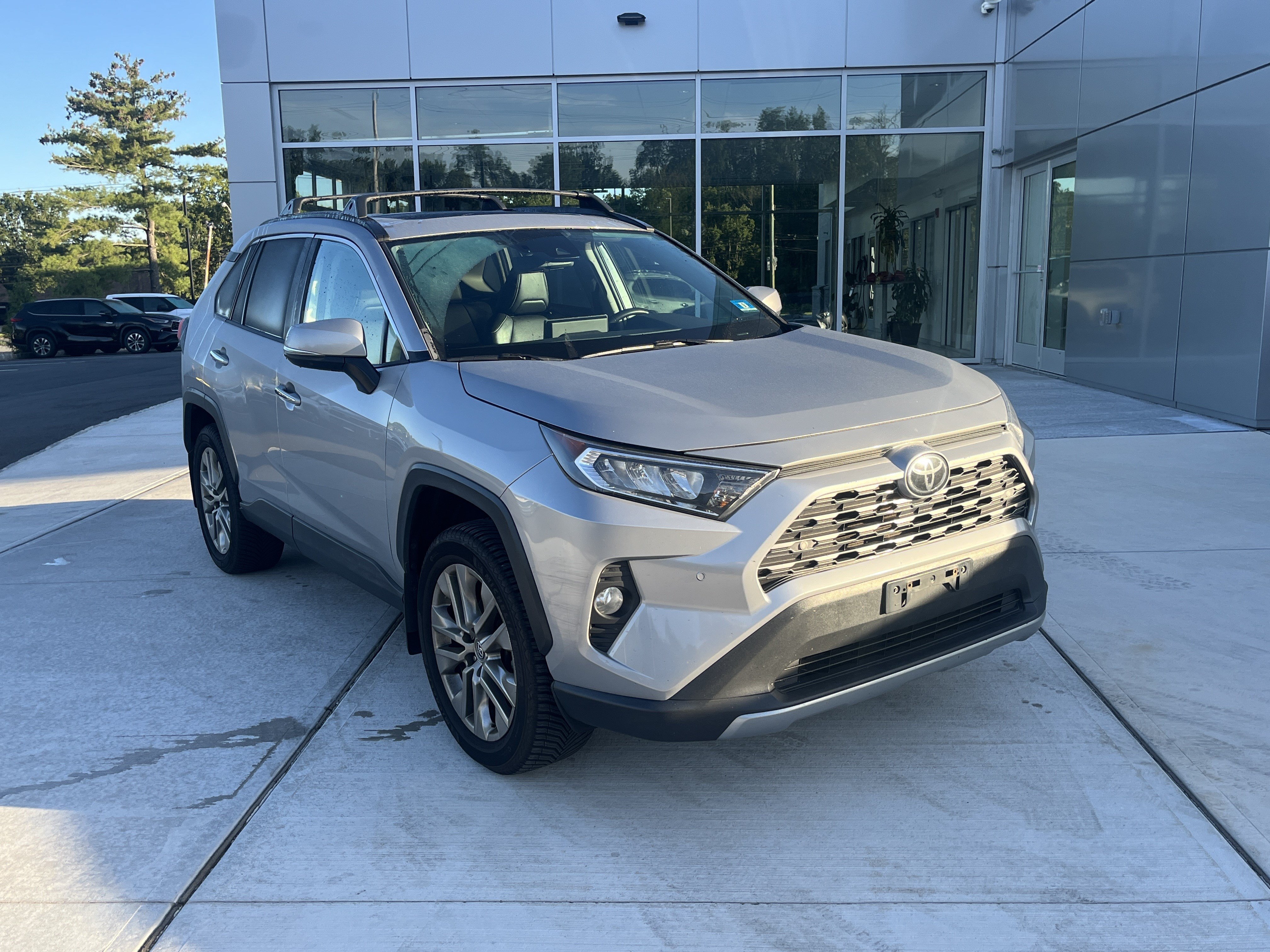 Used 2020 Toyota RAV4 Limited w/ Limited Grade Weather Package AWD/4WD image 2