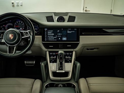 Used 2019 Porsche Cayenne S image 6