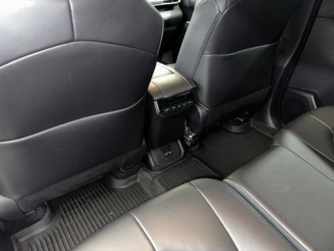 Used 2023 Toyota Highlander XLE image 20