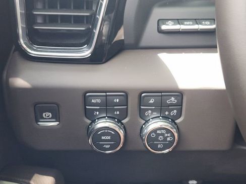 Used 2025 GMC Sierra 2500 Denali w/ Denali Reserve Package AWD/4WD image 23