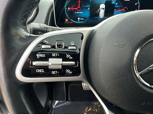 Used 2021 Mercedes-Benz GLB 250 GLB 250 image 26