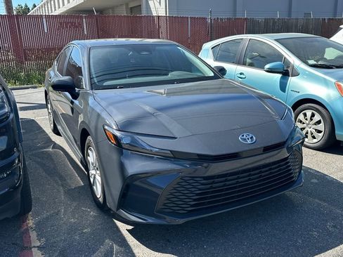 Used 2025 Toyota Camry LE image 2