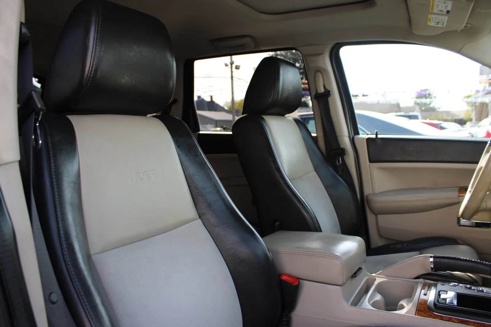 Used 2010 Jeep Grand Cherokee Limited w/ Trailer Tow Group IV AWD/4WD image 18