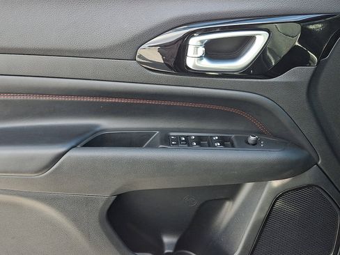 Used 2023 Jeep Compass Trailhawk image 12