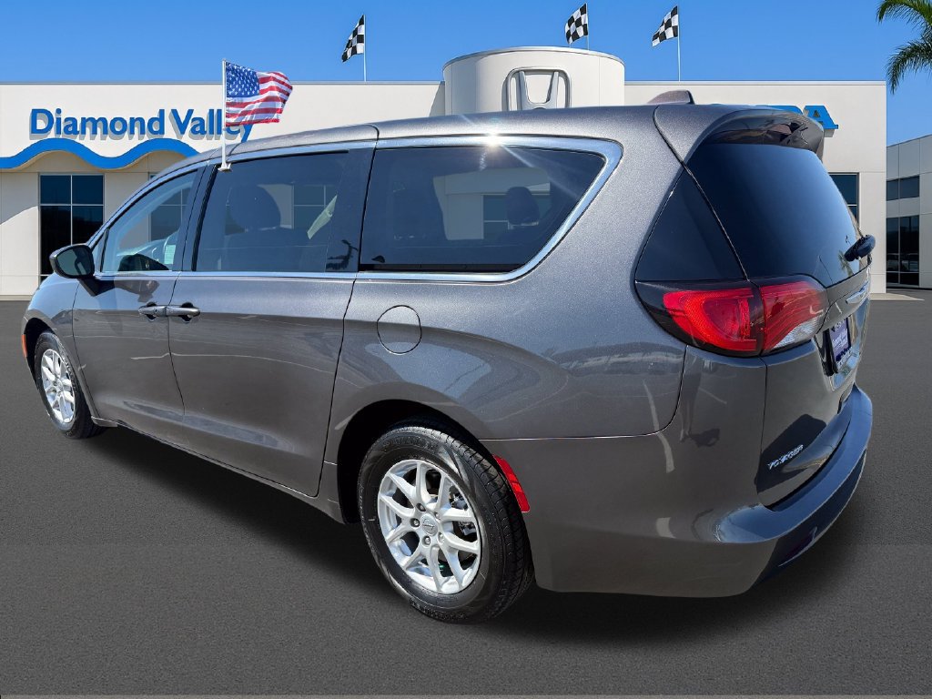 Used 2023 Chrysler Voyager LX FWD image 4