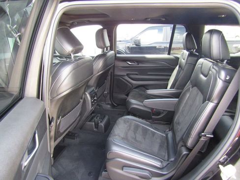 Used 2024 Jeep Grand Cherokee L Altitude image 32