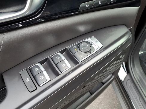 Used 2025 Kia Carnival SX Prestige image 12