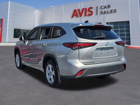 Used 2024 Toyota Highlander LE AWD/4WD image 9