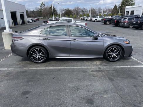 Used 2021 Toyota Camry SE image 12