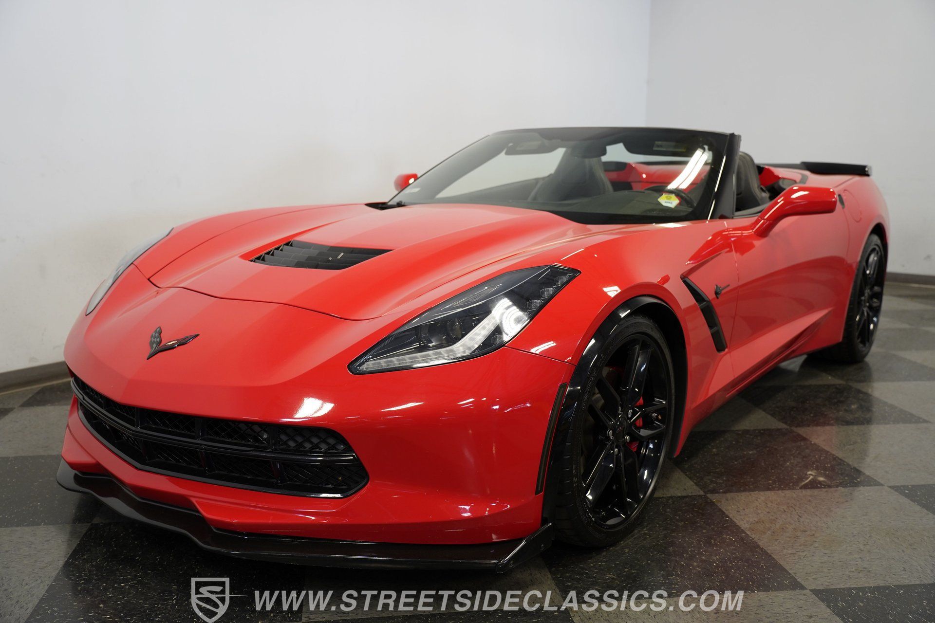 Used 2019 Chevrolet Corvette Stingray Convertible w/ Carbon Flash Badge Package RWD image 19