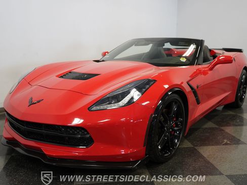 Used 2019 Chevrolet Corvette Stingray Convertible w/ Carbon Flash Badge Package image 19