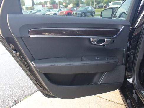 Used 2018 Volvo S90 T6 Momentum w/ Convenience Package AWD/4WD image 18