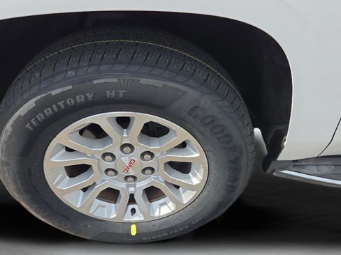 Used 2015 GMC Yukon SLE RWD image 9
