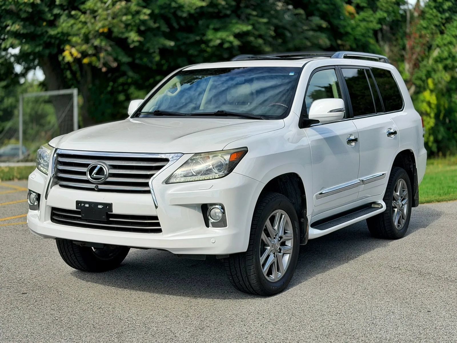 Used 2013 Lexus LX 570 4WD w/ Luxury Pkg image 18