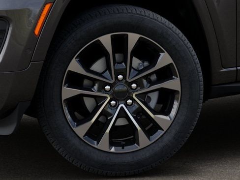 New 2025 Jeep Grand Cherokee Overland w/ Adv Protech Group III AWD/4WD image 9