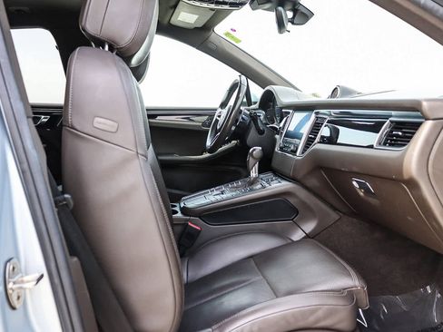 Used 2018 Porsche Macan image 17