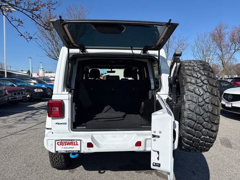 Used 2022 Jeep Wrangler Unlimited Sahara image 16