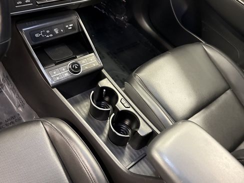 Used 2024 Hyundai Kona Limited image 9