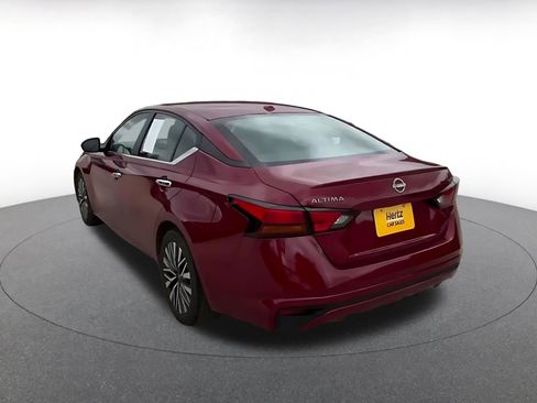 Used 2025 Nissan Altima 2.5 SV FWD image 11