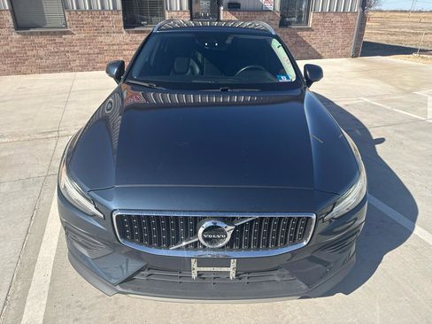 Used 2020 Volvo V60 T5 Cross Country image 4