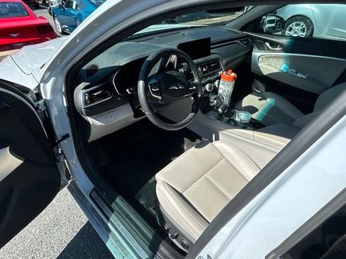 Used 2022 Genesis G70 2.0T RWD image 2