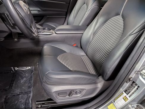 Used 2019 Toyota Camry SE FWD image 12