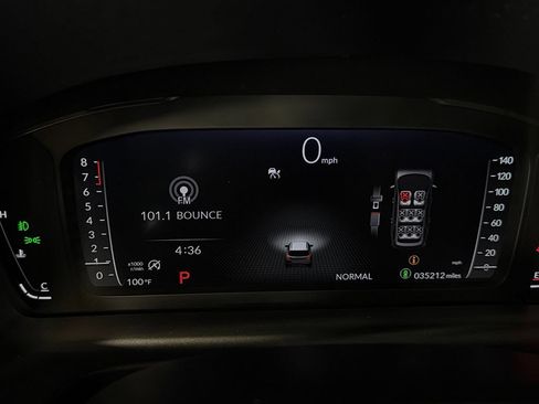 Used 2025 Honda Pilot Black Edition image 15