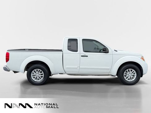 Used 2017 Nissan Frontier SV RWD image 6