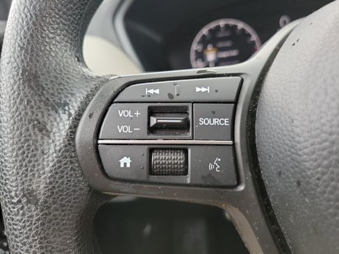 Used 2025 Honda HR-V LX image 18