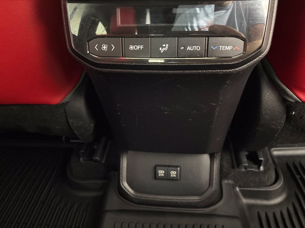 Used 2021 Toyota Highlander XSE FWD image 25