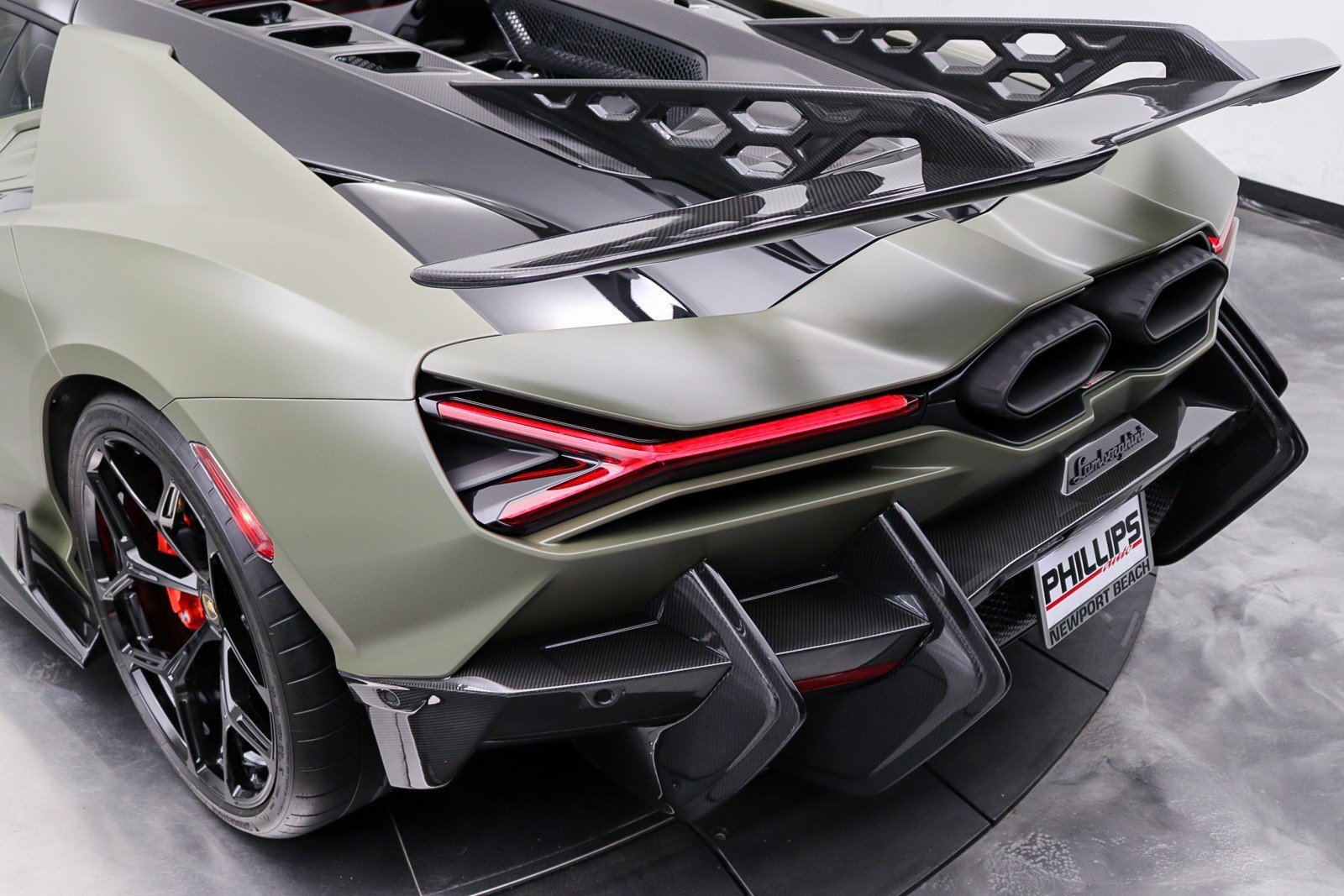 Used 2024 Lamborghini Revuelto AWD/4WD image 14