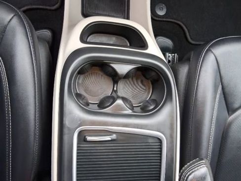 Used 2024 Chrysler Pacifica Touring-L image 20